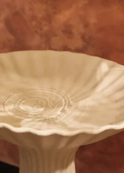 Fountain Pedestal Bowl, Ivory fra Ferm Living