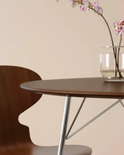 Æggebordet af Arne Jacobsen