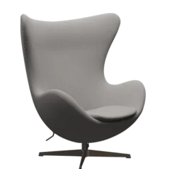 3316 Ægget loungestol, stel i brown bronze af Arne Jacobsen
