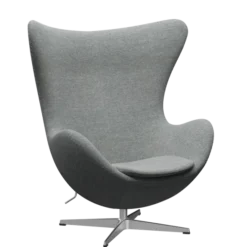 3316 Ægget loungestol, stel i børstet aluminium af Arne Jacobsen