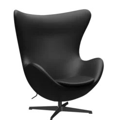 3316 Ægget loungestol, stel i sort af Arne Jacobsen