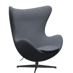 3316 Ægget loungestol, stel i sort af Arne Jacobsen