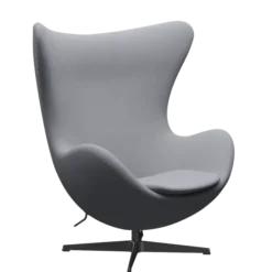 3316 Ægget loungestol, stel i sort af Arne Jacobsen