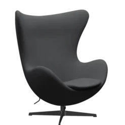 3316 Ægget loungestol, stel i sort af Arne Jacobsen