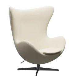 3316 Ægget loungestol, stel i sort af Arne Jacobsen