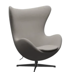 3316 Ægget loungestol, stel i sort af Arne Jacobsen