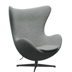 3316 Ægget loungestol, stel i sort af Arne Jacobsen