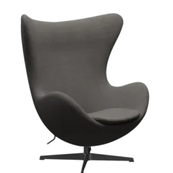 3316 Ægget loungestol, stel i sort af Arne Jacobsen