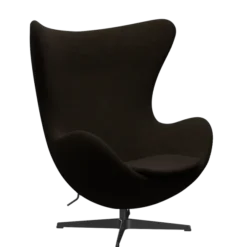3316 Ægget loungestol, stel i sort af Arne Jacobsen