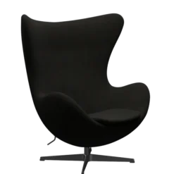 3316 Ægget loungestol, stel i sort af Arne Jacobsen