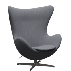 3316 Ægget loungestol, stel i warm graphite af Arne Jacobsen