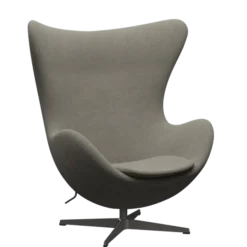 3316 Ægget loungestol, stel i warm graphite af Arne Jacobsen
