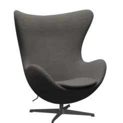 3316 Ægget loungestol, stel i warm graphite af Arne Jacobsen