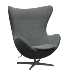 3316 Ægget loungestol, stel i warm graphite af Arne Jacobsen
