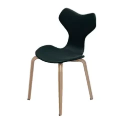4130 Grand Prix med træben af Arne Jacobsen