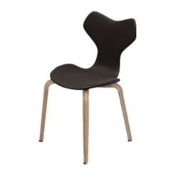 4130 Grand Prix med træben af Arne Jacobsen