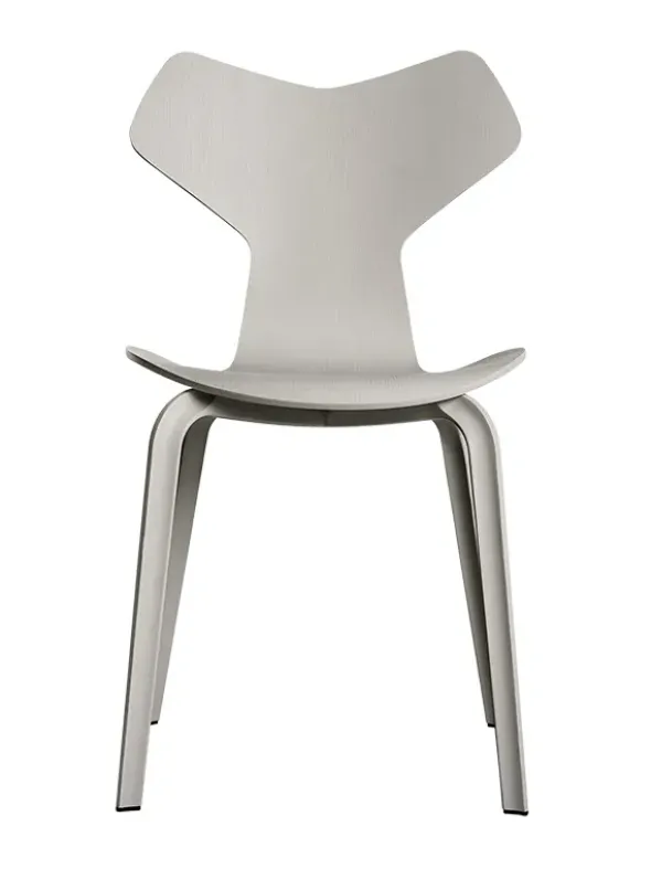 4130 Grand Prix med træben af Arne Jacobsen