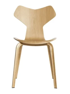 4130 Grand Prix med træben af Arne Jacobsen