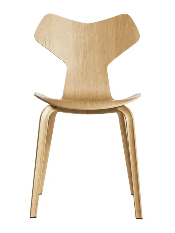 4130 Grand Prix med træben af Arne Jacobsen
