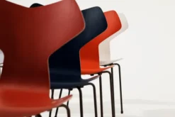 3130 Grand Prix stol lakeret af Arne Jacobsen