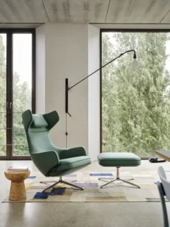 Grand Repos Lænestol, cream/dark brown fra Vitra