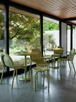 Groove udendørs cafébord fra Tom Dixon