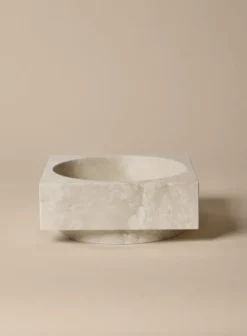 Hew high centrepiece, travertin fra Ferm Living