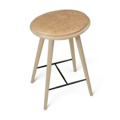 High Stool, sæbebehandlet eg, Pista Sand læder, 69 cm, lav barstol fra Mater