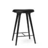 High Stool, sortbejdset eg, sort Ultra læder, 69 cm, lav barstol fra Mater