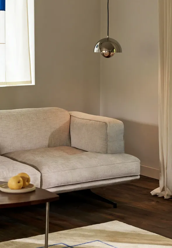Inland AV22 sofa fra &Tradition