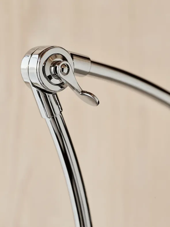Kaiser Idell 6559-W væglampe fra Fritz Hansen