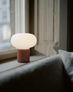 Karl-Johan portable bordlampe, Earth Red fra New Works