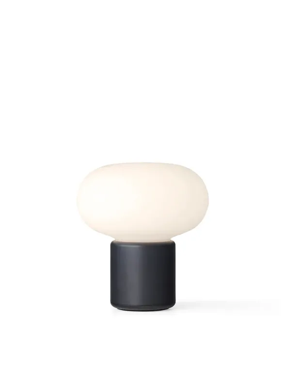 Karl-Johan portable bordlampe, Cold Black fra New Works