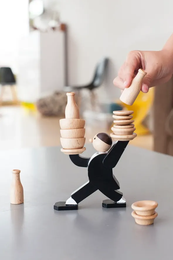 Kikkerland Don't Tip The Waiter, stacking game