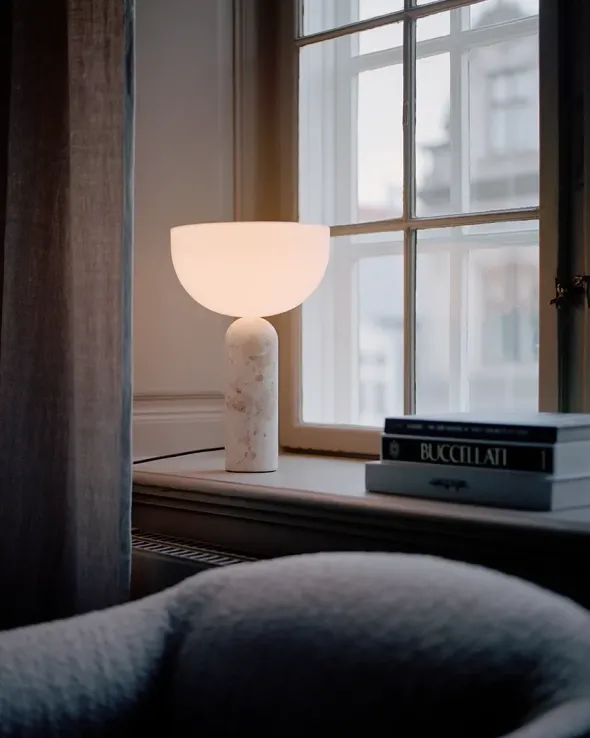 Kizu Bordlampe Large, Kunis Breccia Marble fra New Works
