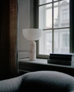 Kizu Bordlampe Large, Kunis Breccia Marble fra New Works