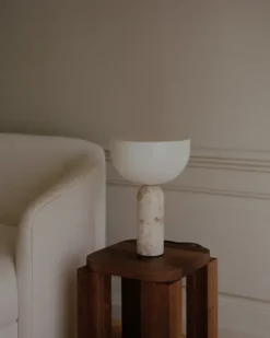 Kizu Bordlampe Small, Kunis Breccia Marble fra New Works