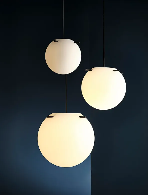 Koi Pendel, white/black Ø32 fra Frandsen