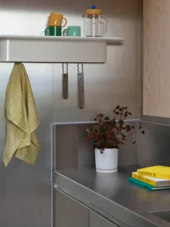 Korpus Shelf, large fra Hay