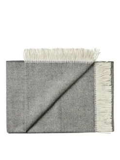 La Paz Plaid, dark grey fra Silkeborg Uldspinderi