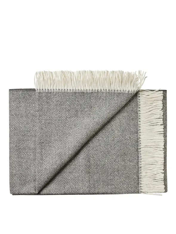 La Paz Plaid, dark grey fra Silkeborg Uldspinderi