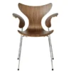 3208 Liljen armstol i valnød af Arne Jacobsen