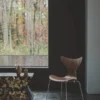 3108 Liljen stol i valnød af Arne Jacobsen