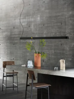 Linear Pendant Lamp 87,2 cm, black fra Muuto
