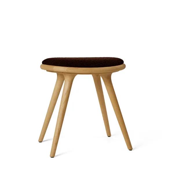 Low Stool, olieret eg, Kvadrat Baru 0390, 47 cm skammel fra Mater