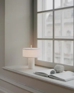 Margin Portable Table Lamp fra New Works