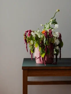 Michael Kvium Jam Vase, nostalgia rose fra raawii