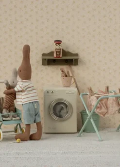 Miniature tørrestativ med tøjklemmer fra Maileg