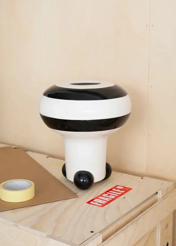 Mushroom Vase, black fra raawii
