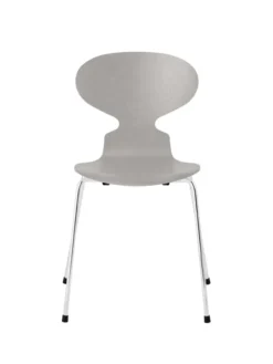3101 Myren Stol i farvet ask af Arne Jacobsen
